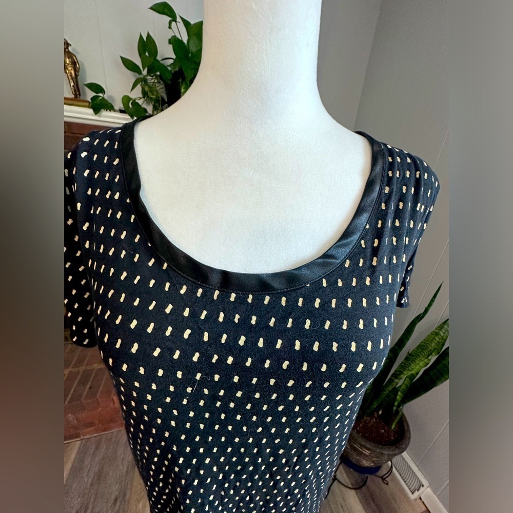 👏Banana Republic Luxe Touch Black with tan color Top Size L - Picture 1 of 6
